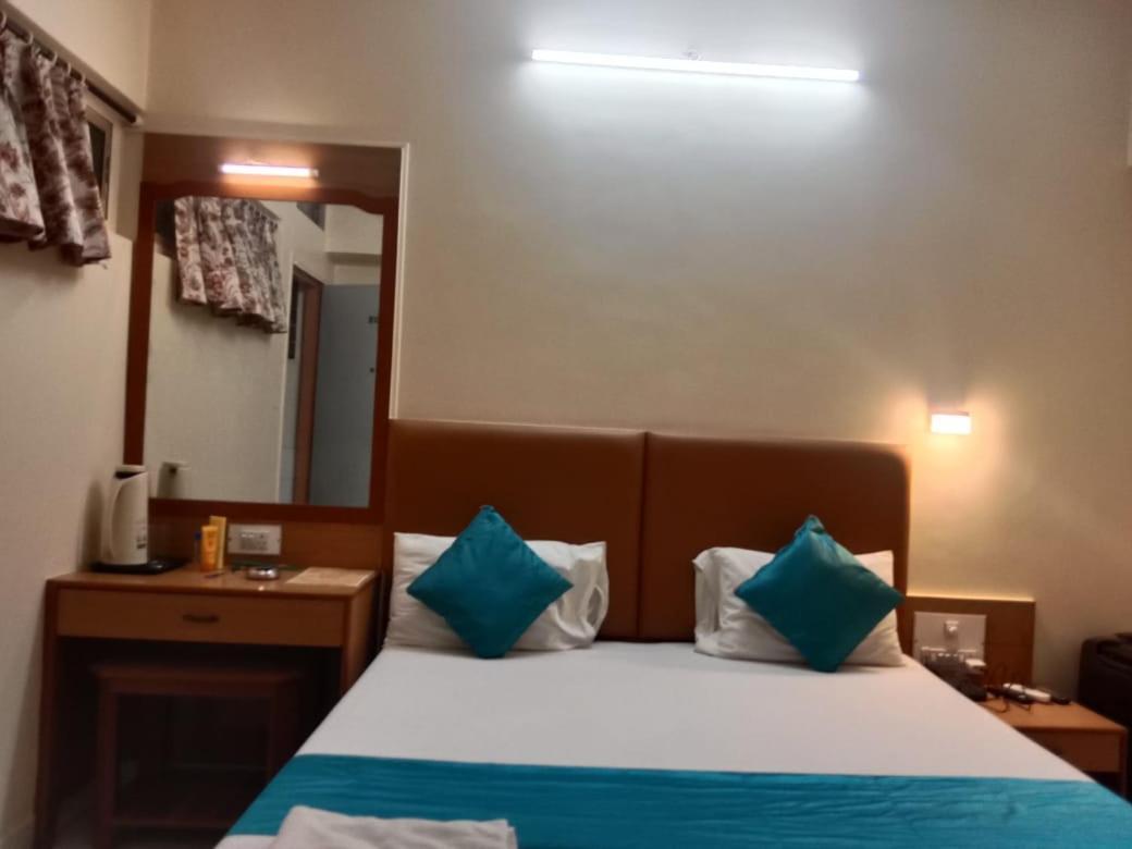Saigal Guest House Мумбаи Экстерьер фото